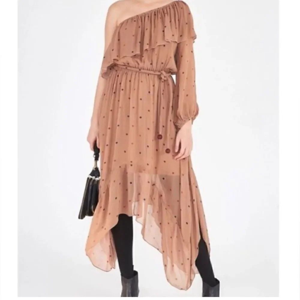 FARM Rio Beige Dots One Shoulder Dress
Size Small Midi